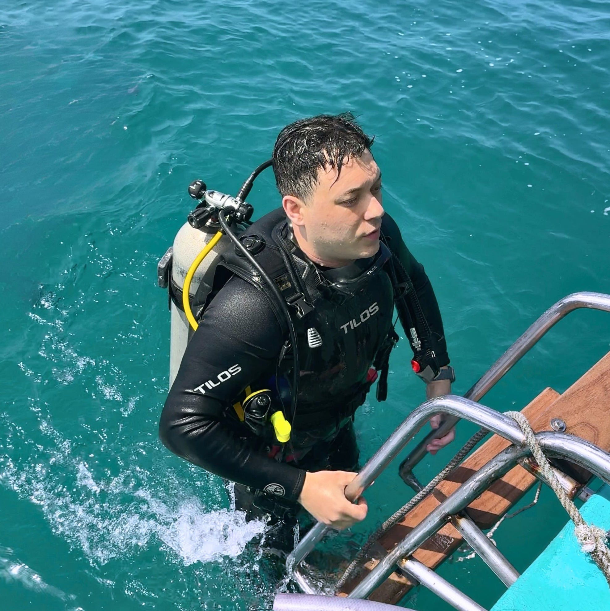 Man wearing the Tilos 3/2mm Tatex Kneepad Jumpsuit